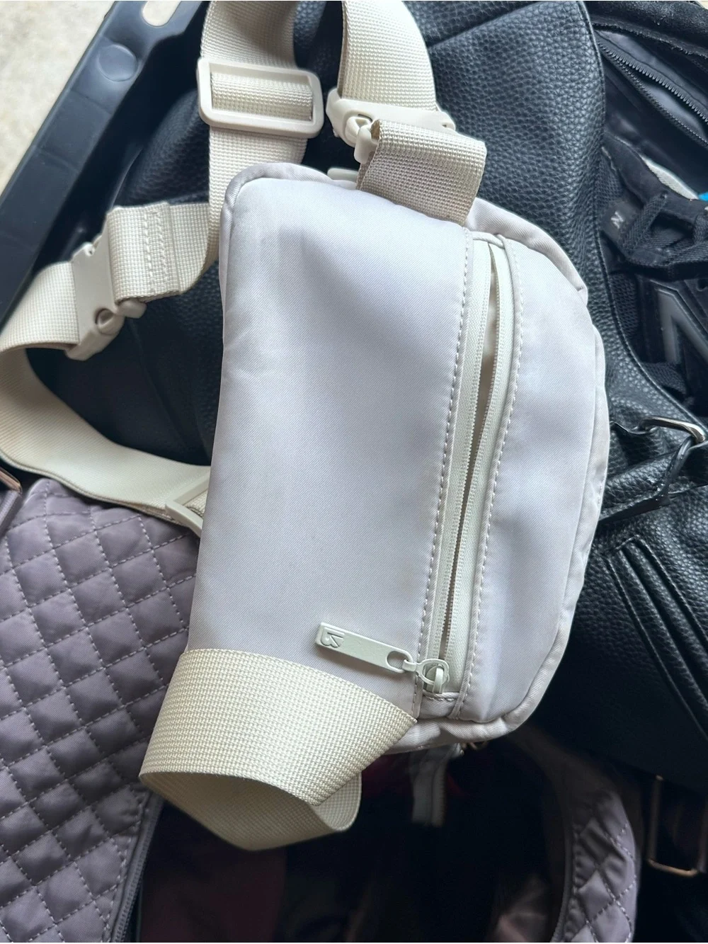 Crossbody/Fanny Packs - Picture 5 of 9
